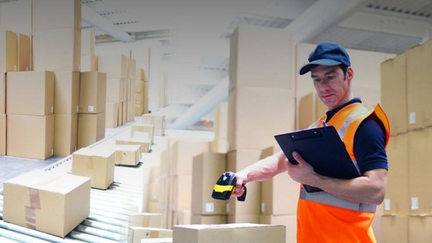 Worker in a goods warehouse scanning a box.